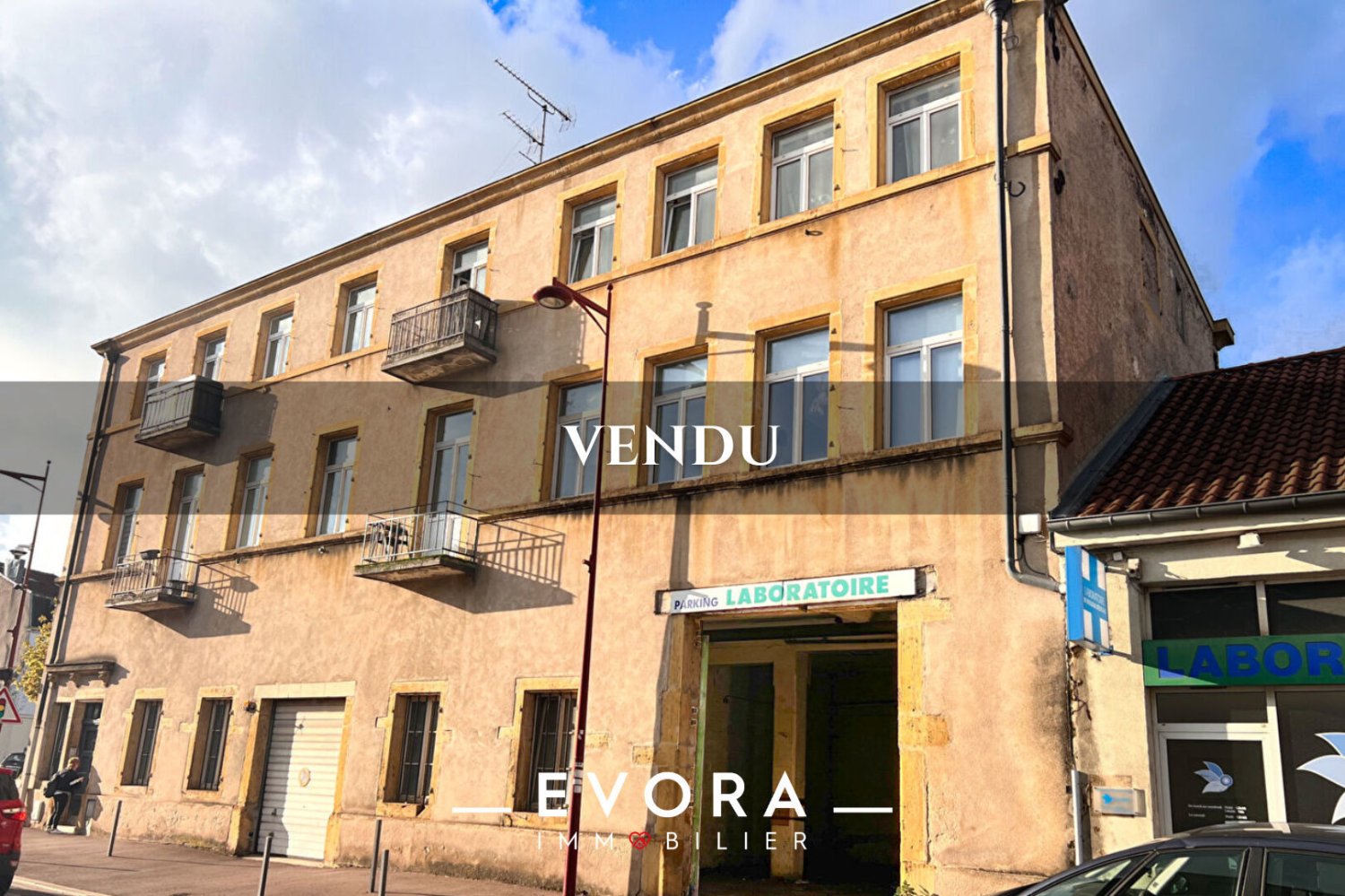 90m² Commercial property in Moulins-les-Metz, France No. 93509