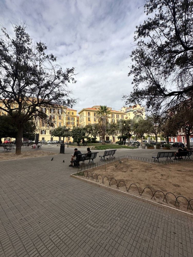 Gewerbliche Immobilie in Cagliari, Italy 70m², Nr. 398141