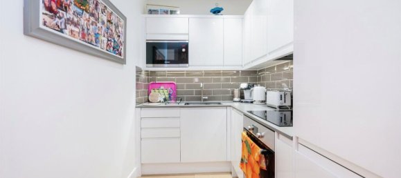 1 bedroom Apartment in Bushey, United Kingdom No. 6245 2