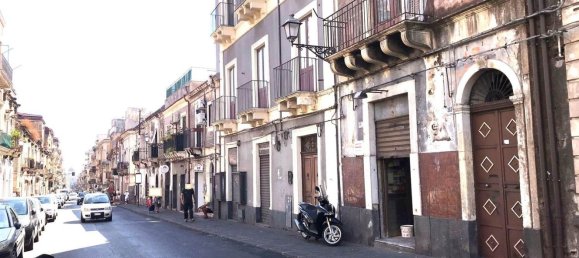 2 bedrooms Apartment in Catania, Italy No. 333885 2