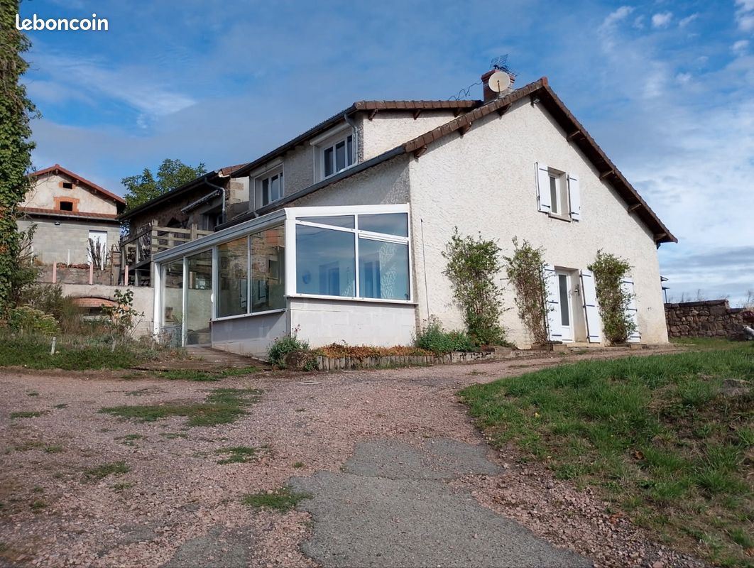 3 bedrooms House in Saint-Bonnet-des-Quarts, France No. 322400