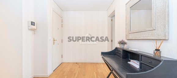 3 bedrooms Apartment in Lisbon, Portugal No. 152019 2