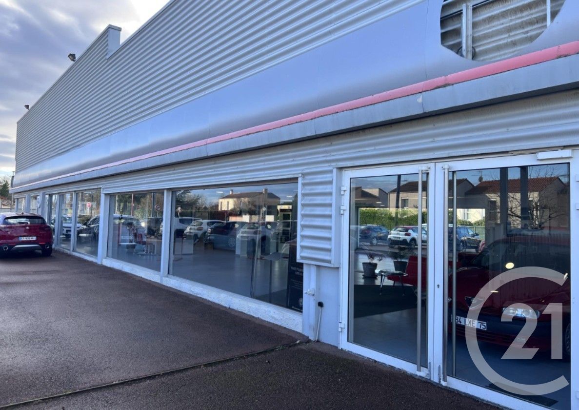 700m² Building in Mably, France No. 207595