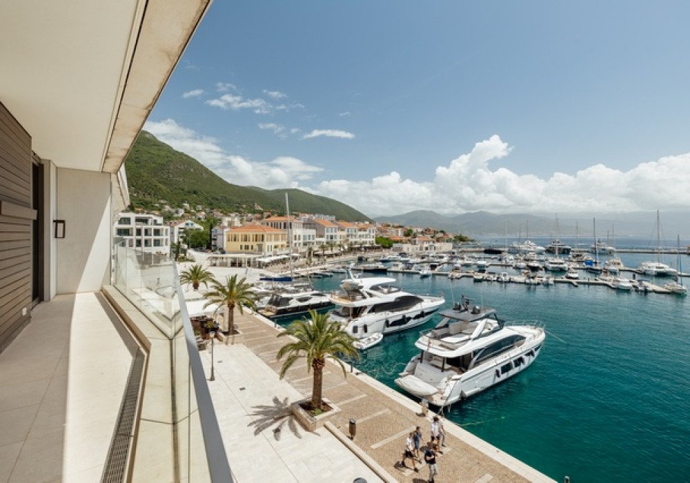 3 bedrooms Apartment in Herceg Novi, Montenegro No. 1811