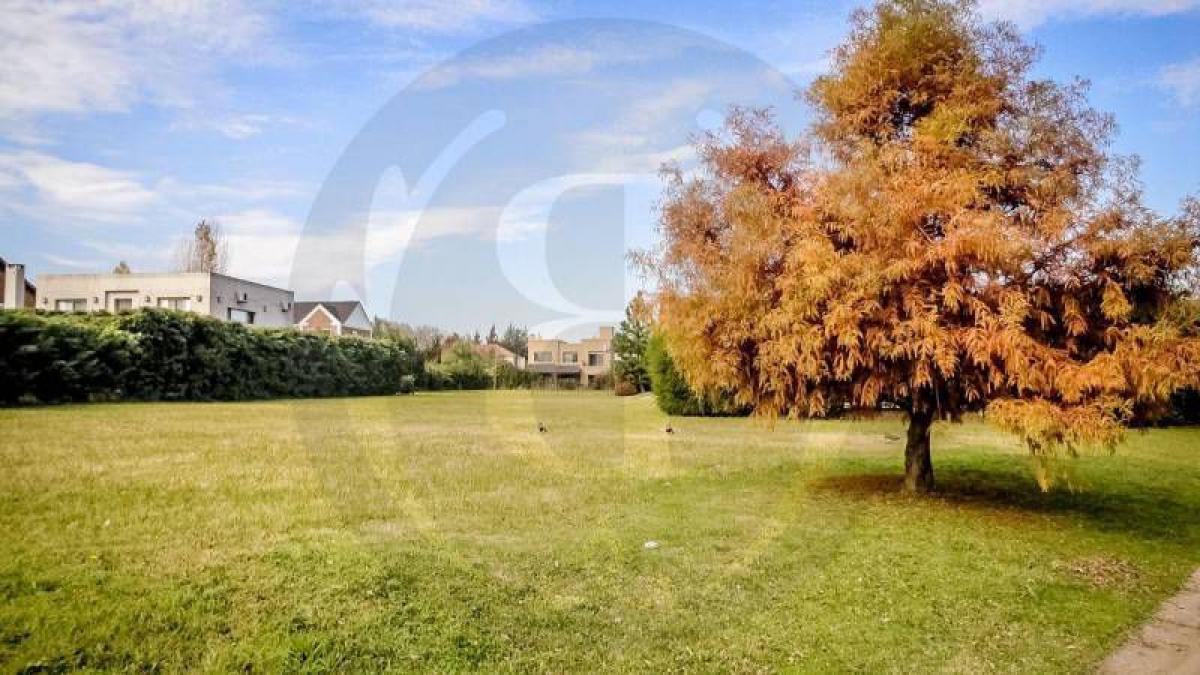  Land in Escobar, Argentina No. 40513