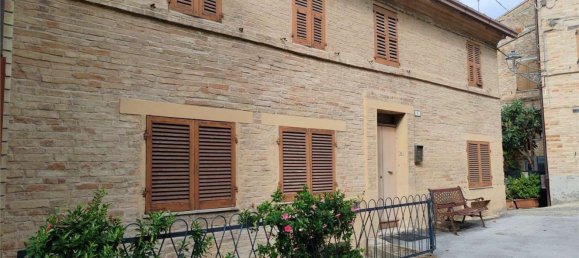 6 rooms House in Morrovalle, Italy No. 88604 8