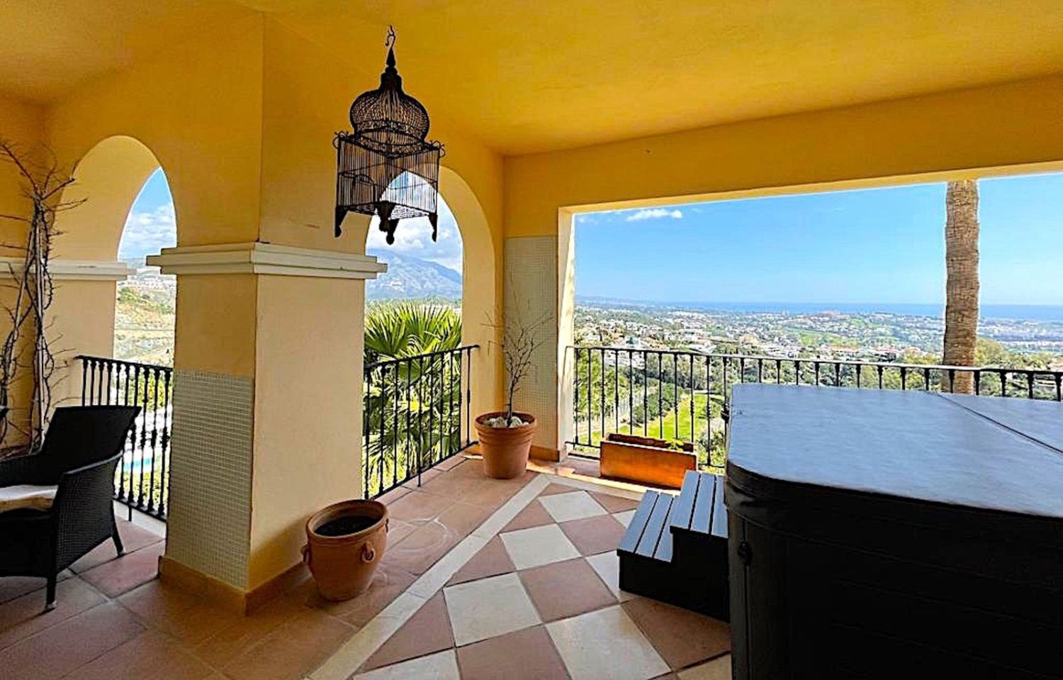 3 bedrooms Apartment in Benahavis, Spain No. 135005