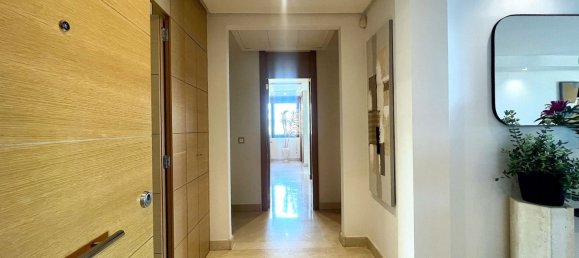 3 bedrooms Apartment in Benahavis, Spain No. 135005 4