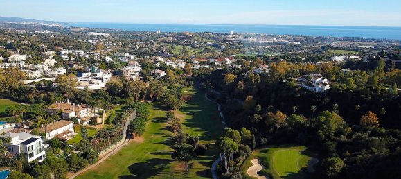 3 bedrooms Apartment in Benahavis, Spain No. 135005 3