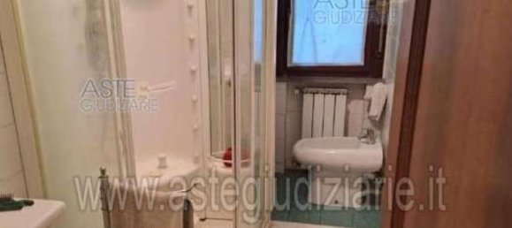 3 bedrooms Apartment in Prato, Italy No. 365072 7