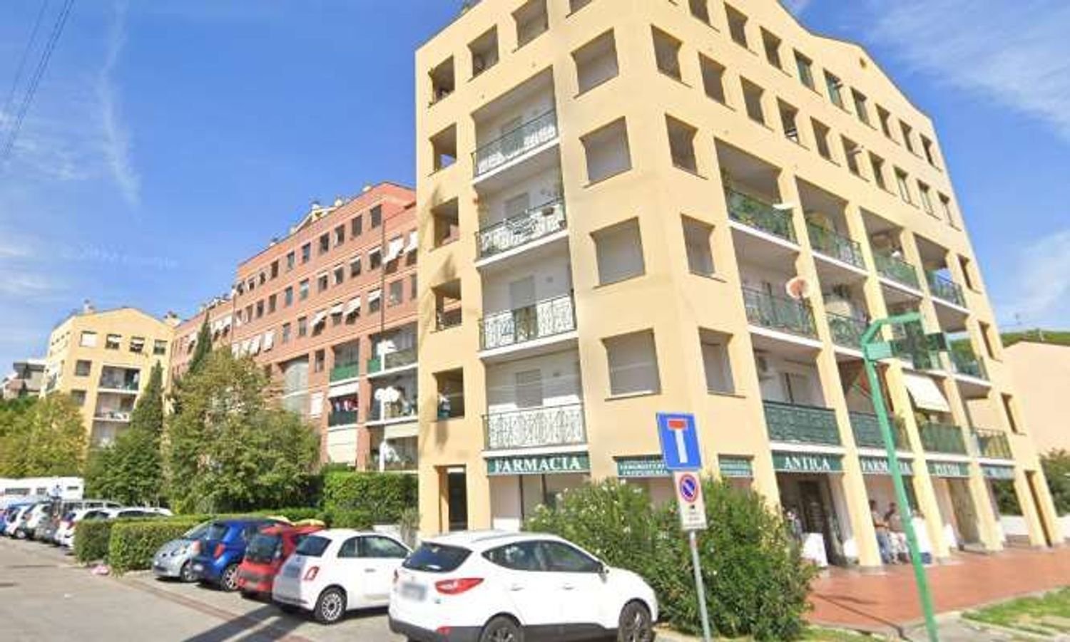 3 bedrooms Apartment in Prato, Italy No. 365072