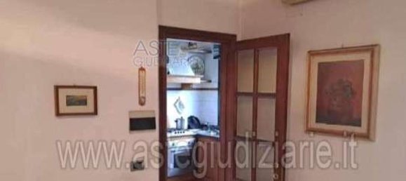 3 bedrooms Apartment in Prato, Italy No. 365072 5