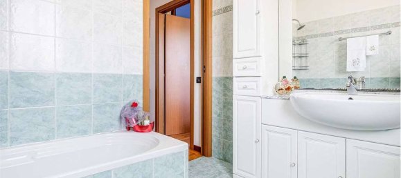 3 Schlafzimmer Haus in Carate Brianza, Italy, Nr. 275304 17