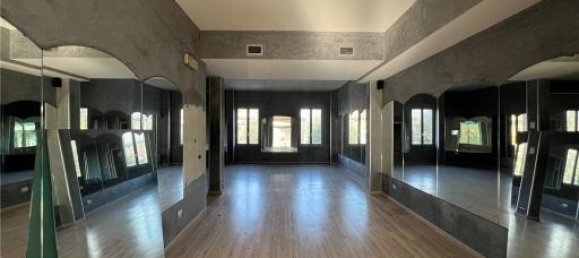 9 rooms Apartment in Scandicci, Italy No. 30883 2