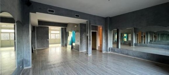 9 rooms Apartment in Scandicci, Italy No. 30883 7