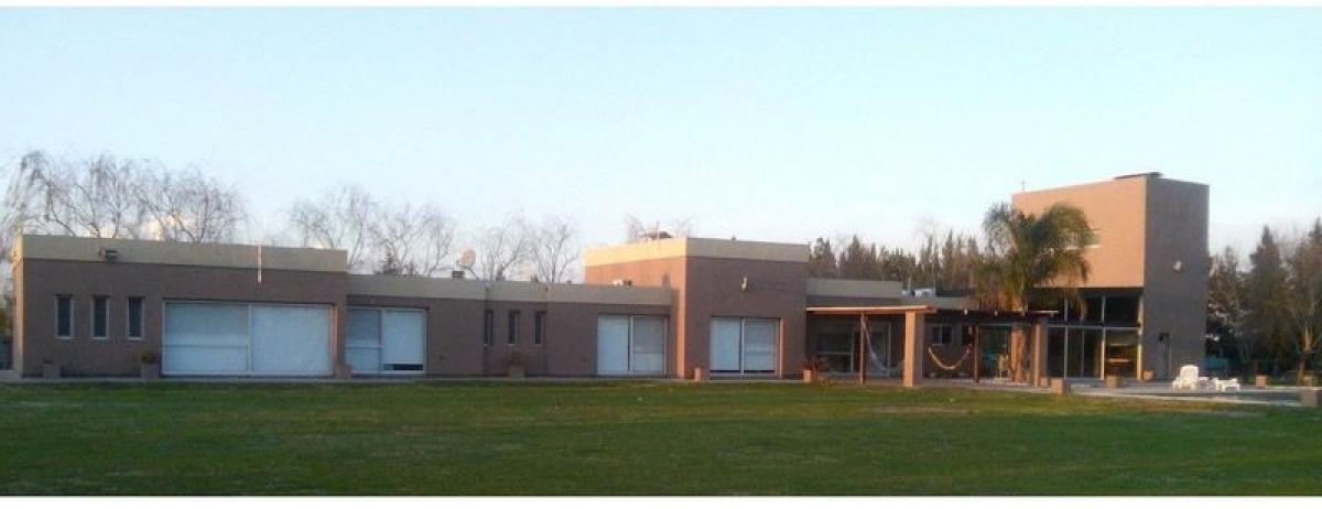 4 bedrooms House in Santa Fe, Argentina No. 17519