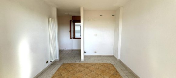 3 rooms Apartment in Fermo, Italy No. 5692 6