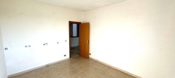 3 rooms Apartment in Fermo, Italy No. 5692 10