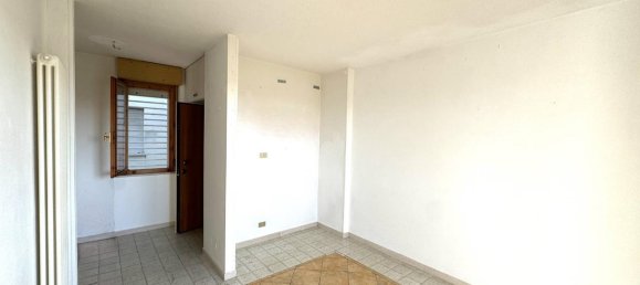 3 rooms Apartment in Fermo, Italy No. 5692 4