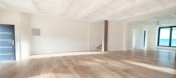 3 bedrooms House in Ugny, France No. 313808 2