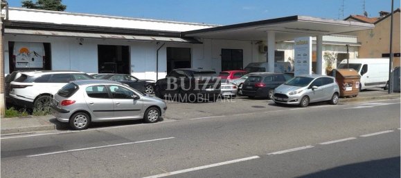 3 rooms Commercial property in Brescia, Italy No. 271135 3