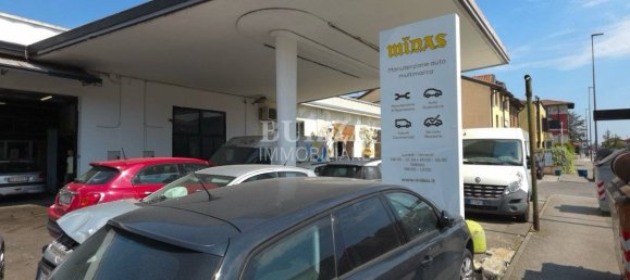 3 rooms Commercial property in Brescia, Italy No. 271135 6