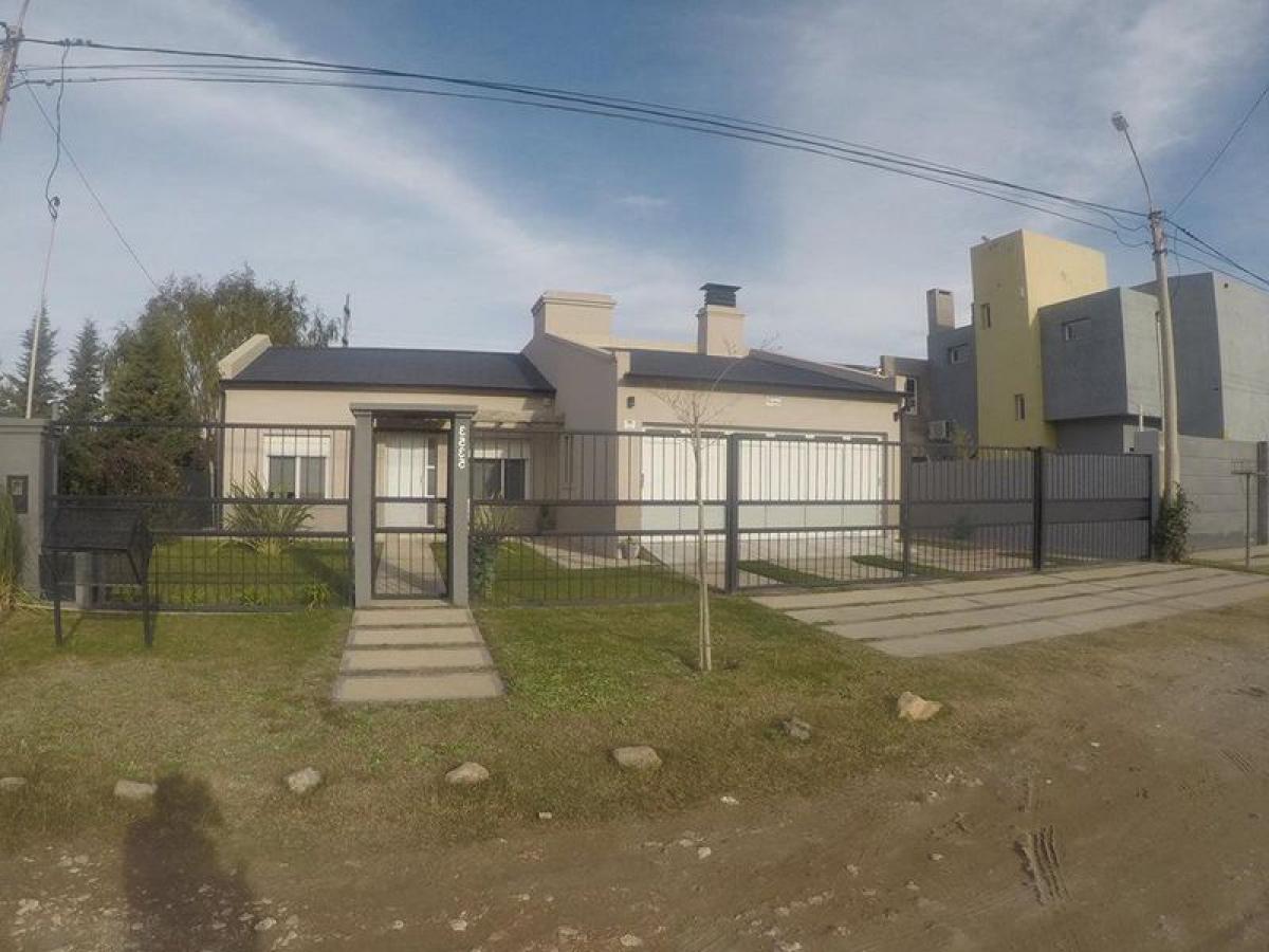 3 bedrooms House in Buenos Aires, Argentina No. 75265