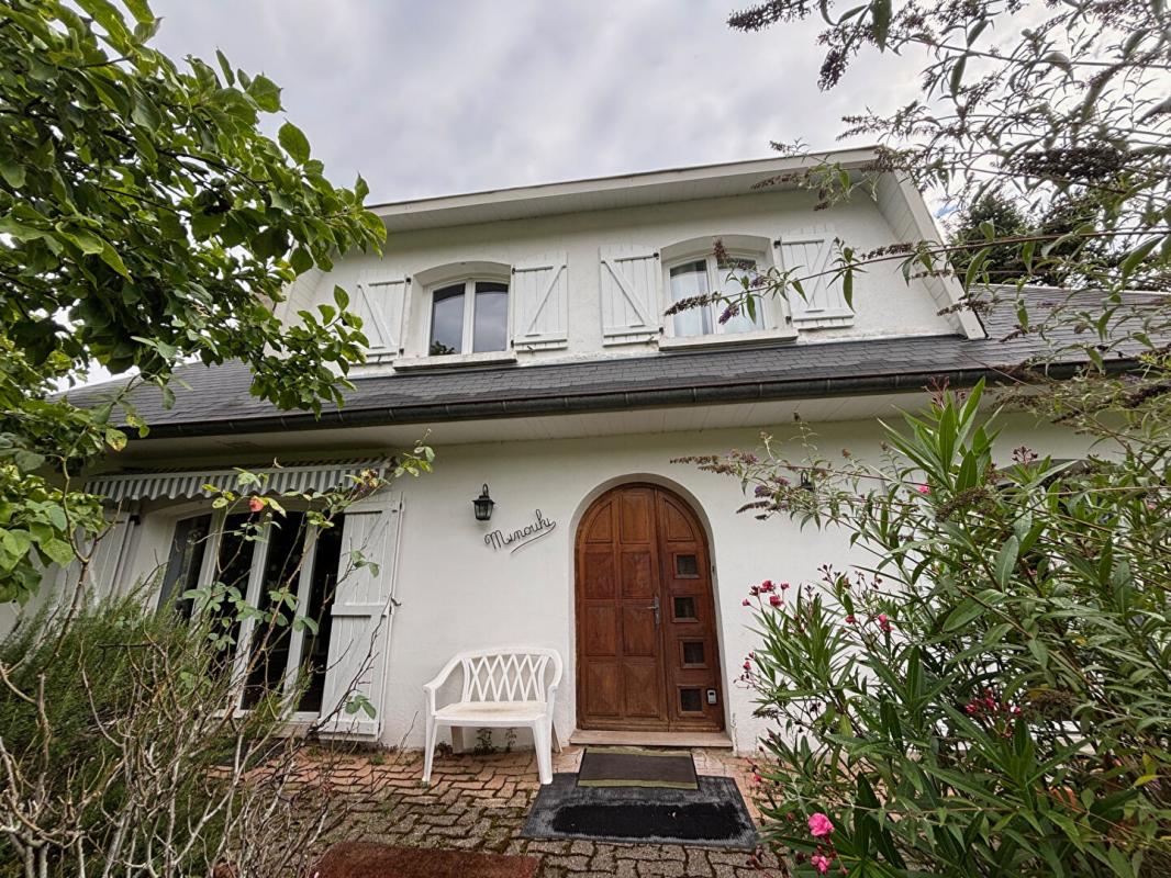 4 bedrooms House in Lons-le-Saunier, France No. 327267