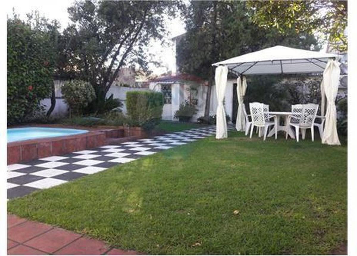 4 bedrooms Farm in Tres de Febrero, Argentina No. 46488