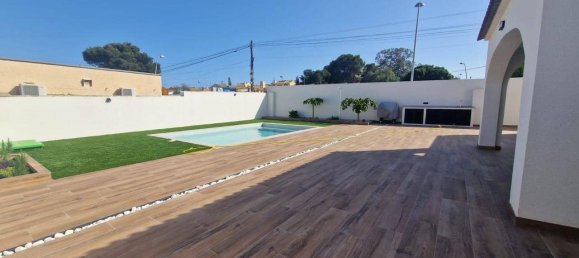 3 غرف نوم منزل في Torrevieja, Spain رقم 188320 2