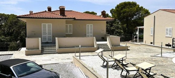 Квартира с 2 комнатами в Ливорно, Италия № 270339 7