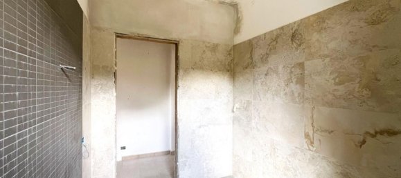 Квартира с 2 комнатами в Ливорно, Италия № 270339 12