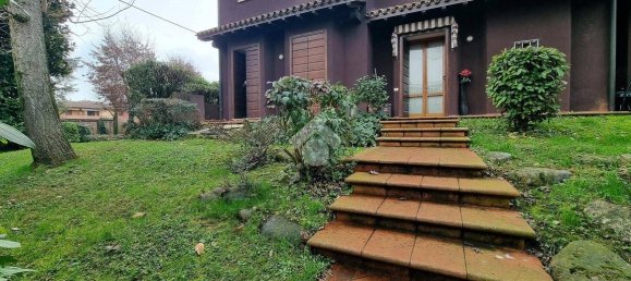4 bedrooms Villa in Borgo Virgilio, Italy No. 122160 3