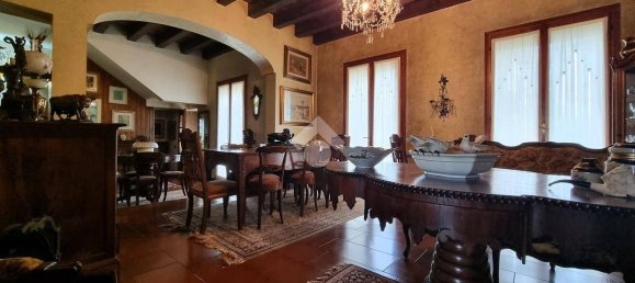 4 bedrooms Villa in Borgo Virgilio, Italy No. 122160 7