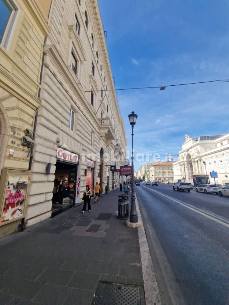 1 room Commercial property in Rome, Italy No. 345897