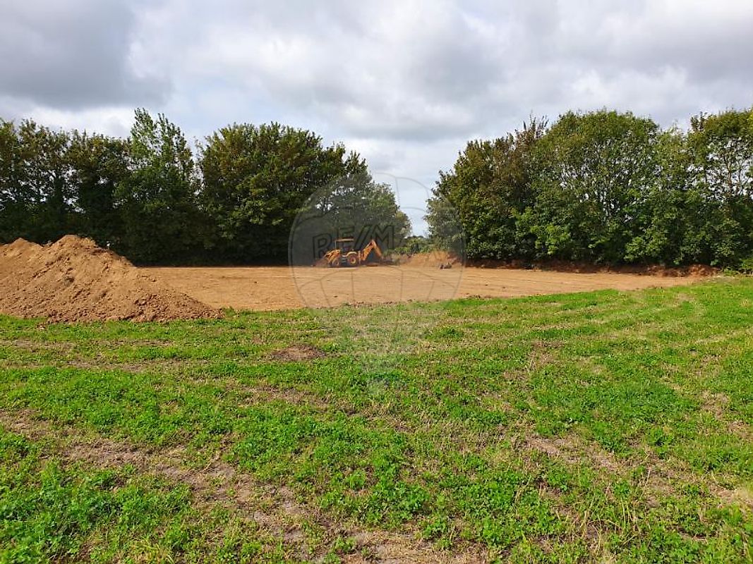  Land in Brest, France No. 208664