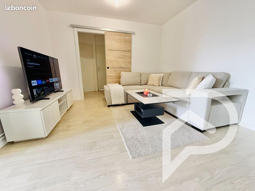 2 bedrooms Apartment in Persan, France No. 328788