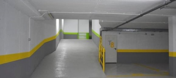  Garage in Zaragoza, Spain No. 68153 5