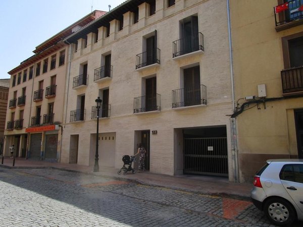  Garage in Zaragoza, Spain No. 68153