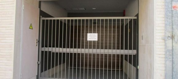  Garage in Zaragoza, Spain No. 68153 15