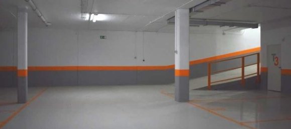 Garage in Zaragoza, Spain No. 68153 3