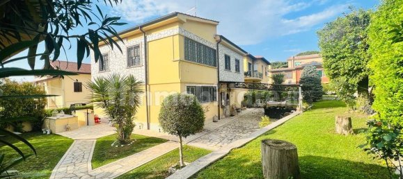 5 bedrooms Villa in Rome, Italy No. 320153 4