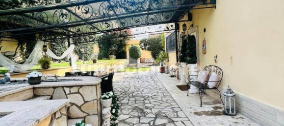 5 bedrooms Villa in Rome, Italy No. 320153 9