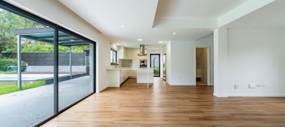 4 bedrooms Villa in Cascais, Portugal No. 257780 8