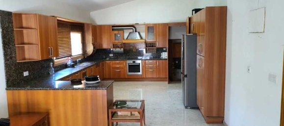 6 bedrooms Commercial property in Chloraka, Cyprus No. 67732 4