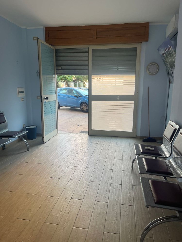 Oficina en Cosenza, Italy 100 m² No. 41568