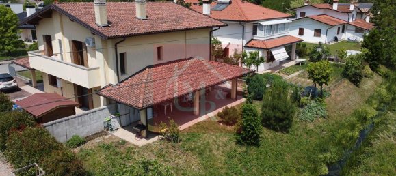 5 rooms Apartment in Udine, Italy No. 86322 3