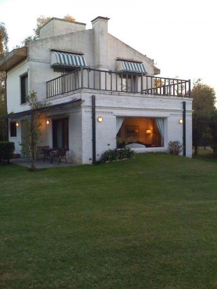 3 bedrooms House in Chascomus, Argentina No. 54736