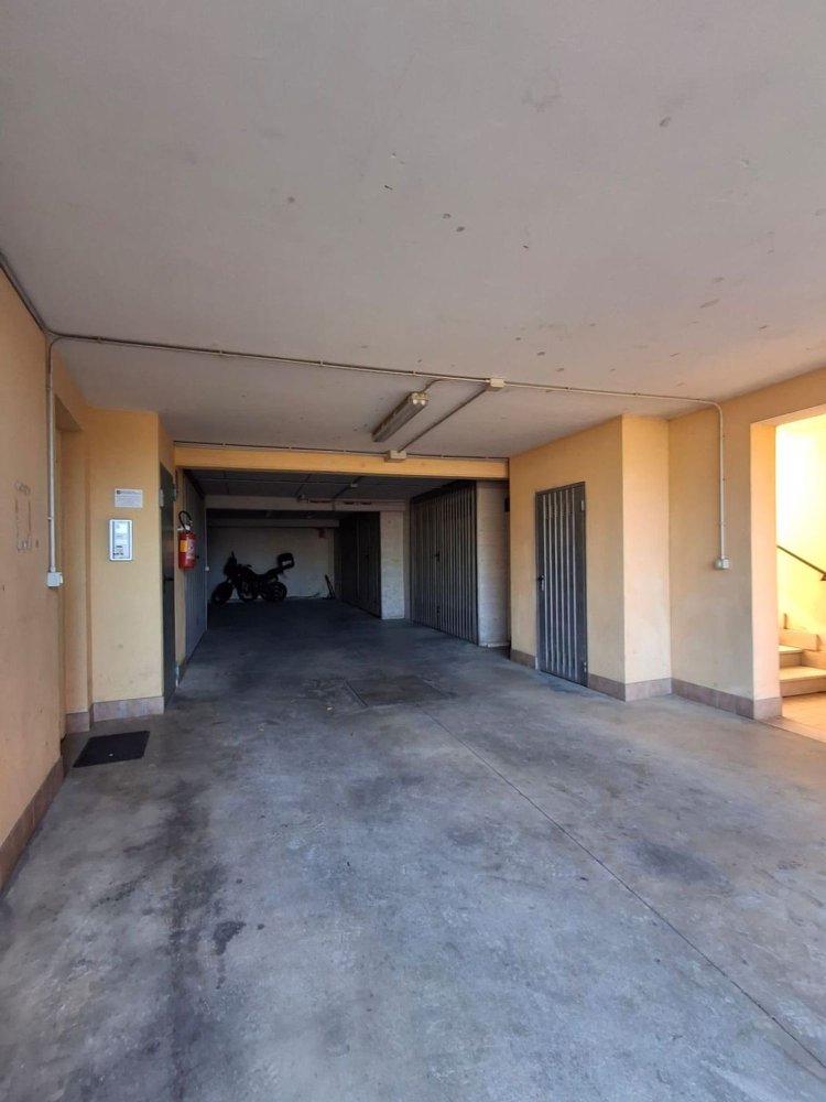 Garaje en Lanuvio, Italy 17 m² No. 341763