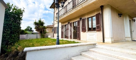 2 bedrooms Villa in Passirano, Italy No. 353062 4